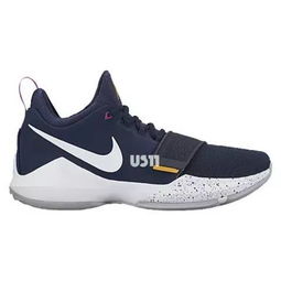 潮流速遞 LV x fragment design 聯名吉他包亮相，FILA 95 經典回歸，ACG 主打款曝光，圣誕 Kyrie 3 樂器包吸睛